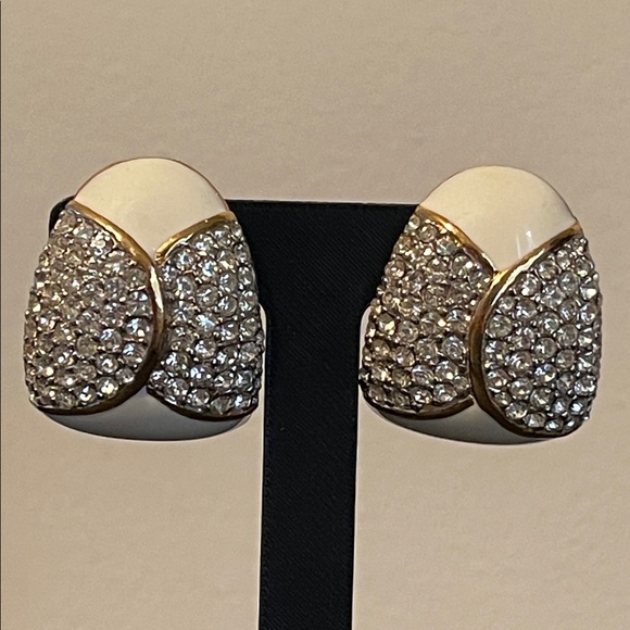 Vintage Ciner White Enamel Pave Swarovski Crystal Clip-on Earrings - Picture 6 of 8